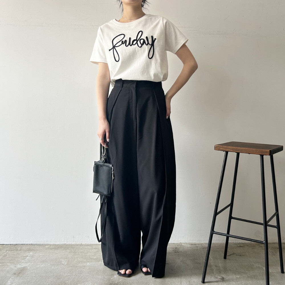 天竺棉繩狀刺繡草寫T恤 - 白｜classy chic｜預購