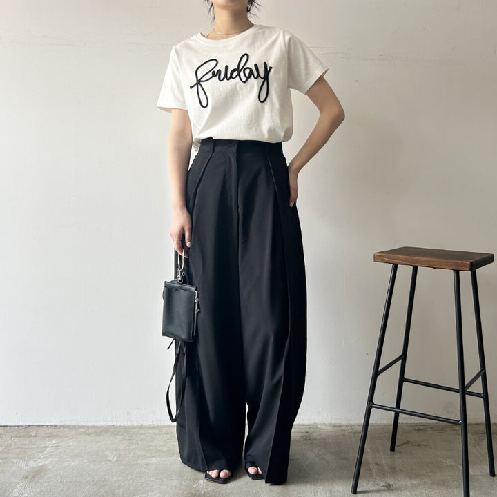 天竺棉繩狀刺繡草寫T恤 - 白｜classy chic｜預購