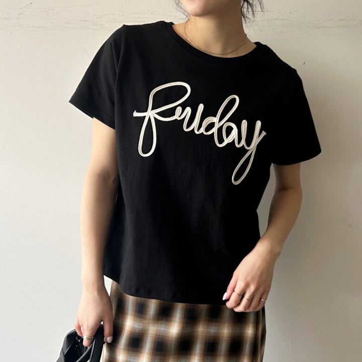 天竺棉繩狀刺繡草寫T恤 - 黑｜classy chic｜預購