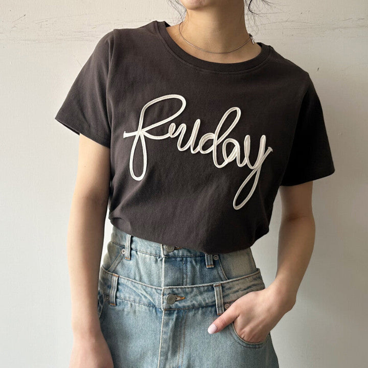 天竺棉繩狀刺繡草寫T恤 - 炭灰｜classy chic｜預購