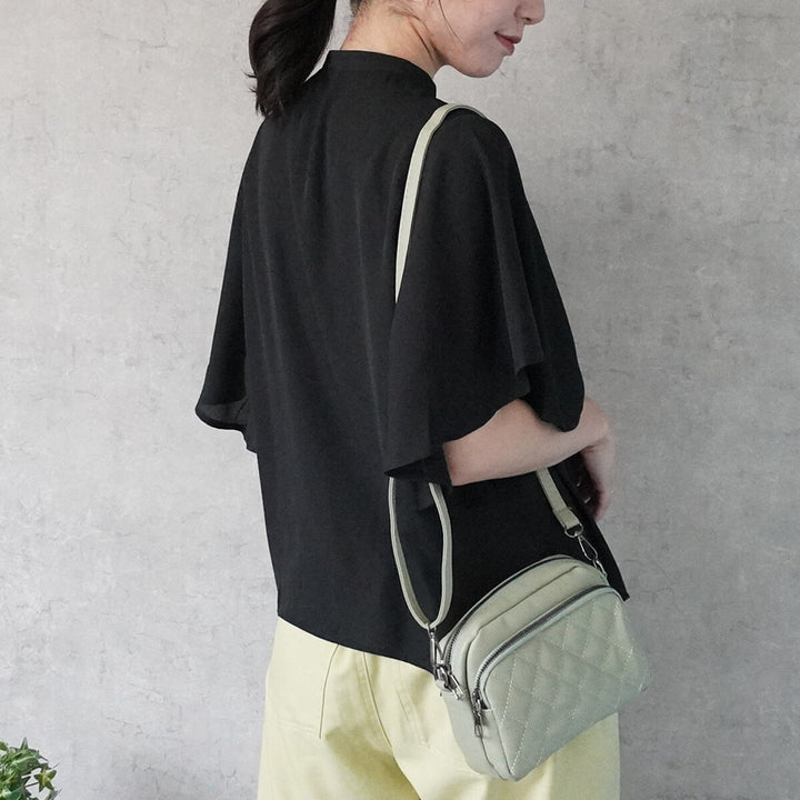珍珠釦飾飄逸喇叭袖立領上衣 - 黑｜classy chic