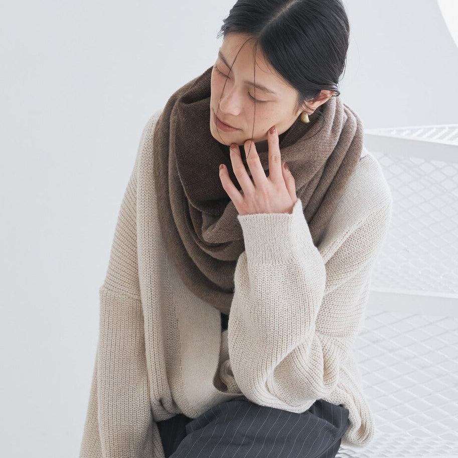 喀什米爾羊毛無縫三角披肩 - 棕｜Audrey and John Wad 日本製