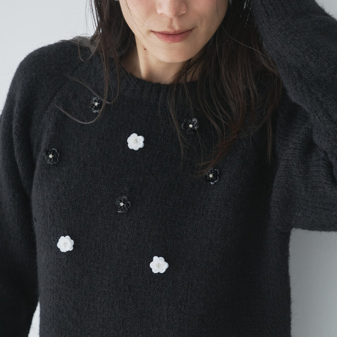 立體花朵裝飾針織上衣 - 黑｜Audrey and John Wad