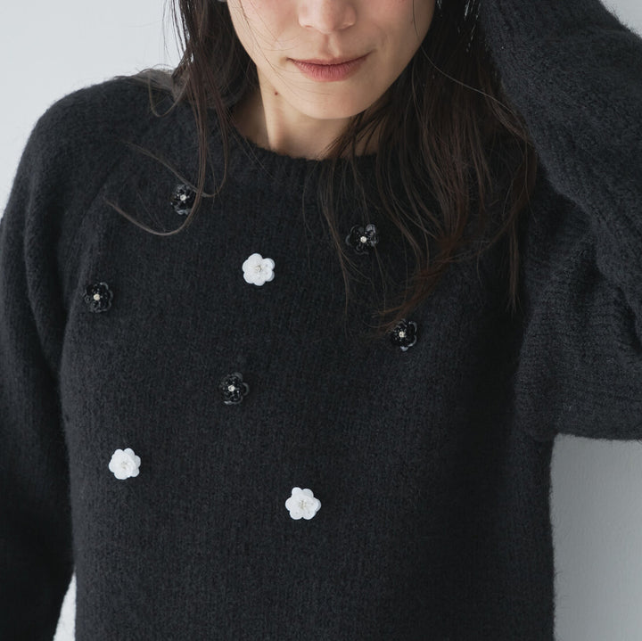 立體花朵裝飾針織上衣 - 黑｜Audrey and John Wad