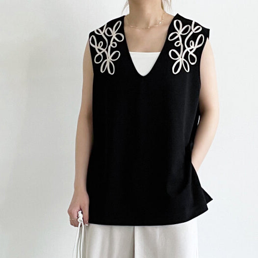 刺繡圖騰薄款背心 - 黑｜classy chic