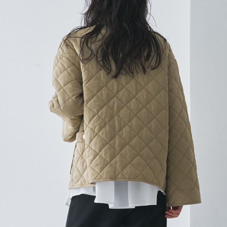 無領鋪棉壓紋短版外套 - 淺卡其｜Audrey and John Wad