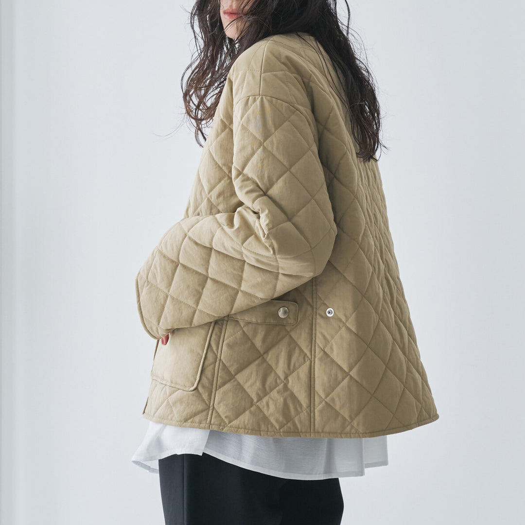 無領鋪棉壓紋短版外套 - 淺卡其｜Audrey and John Wad