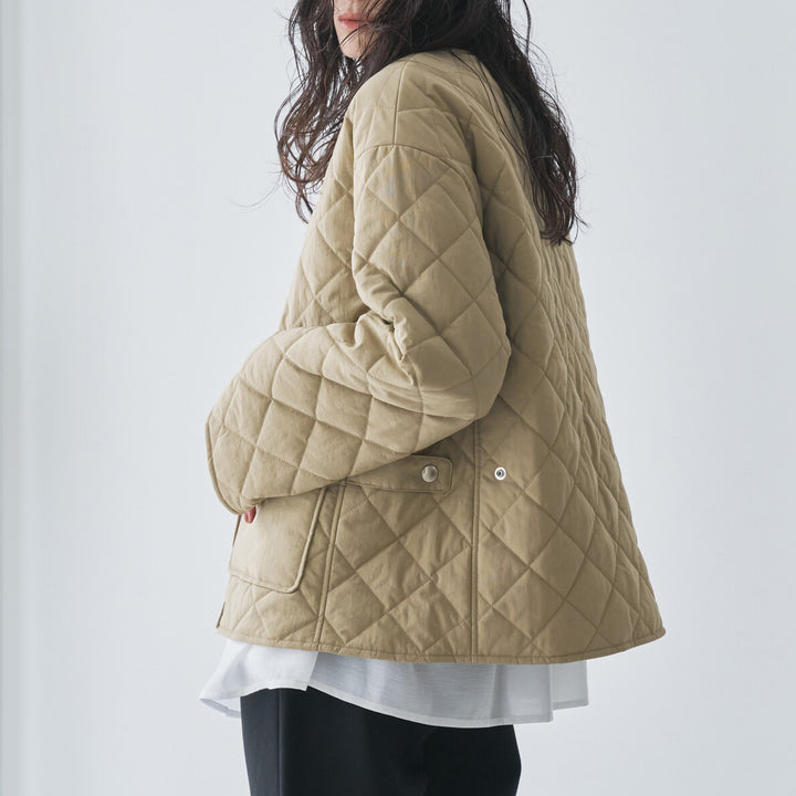 無領鋪棉壓紋短版外套 - 淺卡其｜Audrey and John Wad