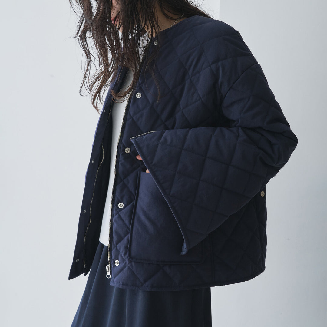 無領鋪棉壓紋短版外套 - 深藍｜Audrey and John Wad