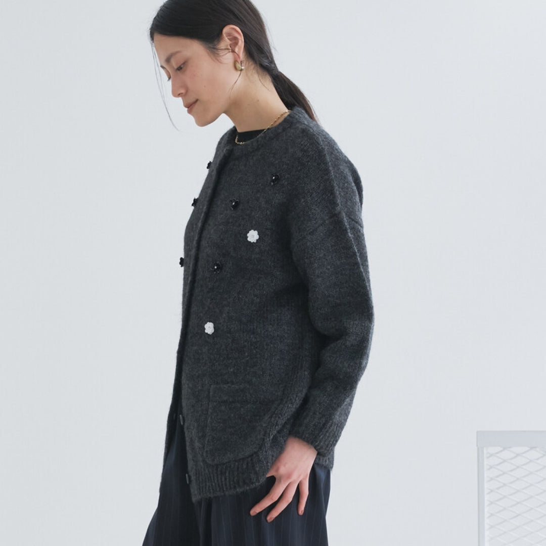 立體花朵裝飾鈕扣開襟衫 - 炭灰｜Audrey and John Wad