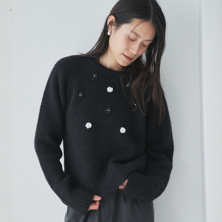 立體花朵裝飾針織上衣 - 黑｜Audrey and John Wad