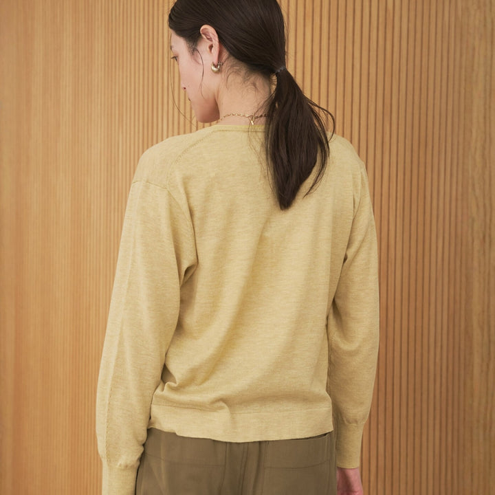 領口繩裝飾開領針織上衣 - 芥黃｜Audrey and John Wad