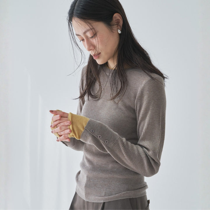 袖口拼色紐扣裝飾針織上衣 - 深米x芥黃｜Audrey and John Wad