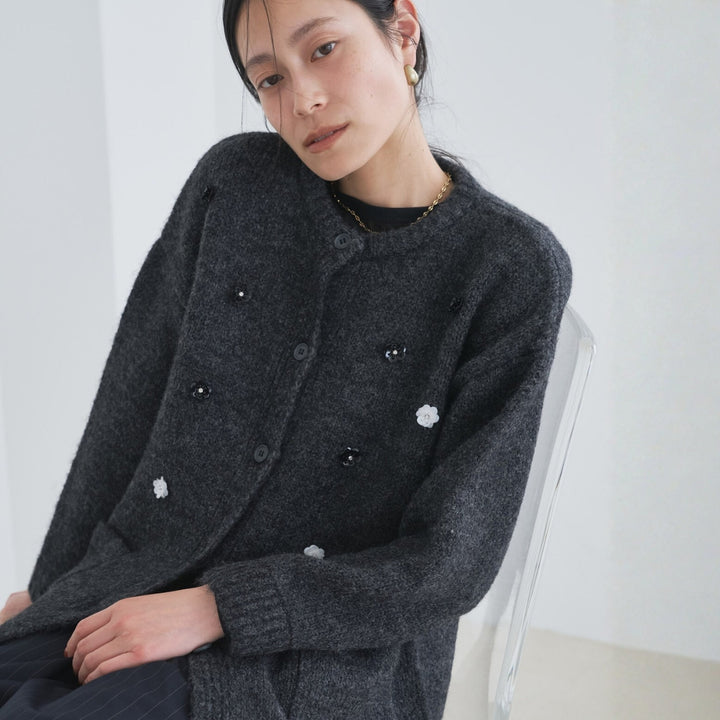 立體花朵裝飾鈕扣開襟衫 - 炭灰｜Audrey and John Wad