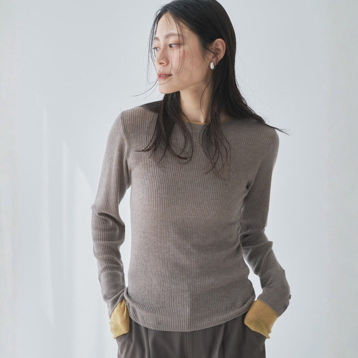 袖口拼色紐扣裝飾針織上衣 - 深米x芥黃｜Audrey and John Wad