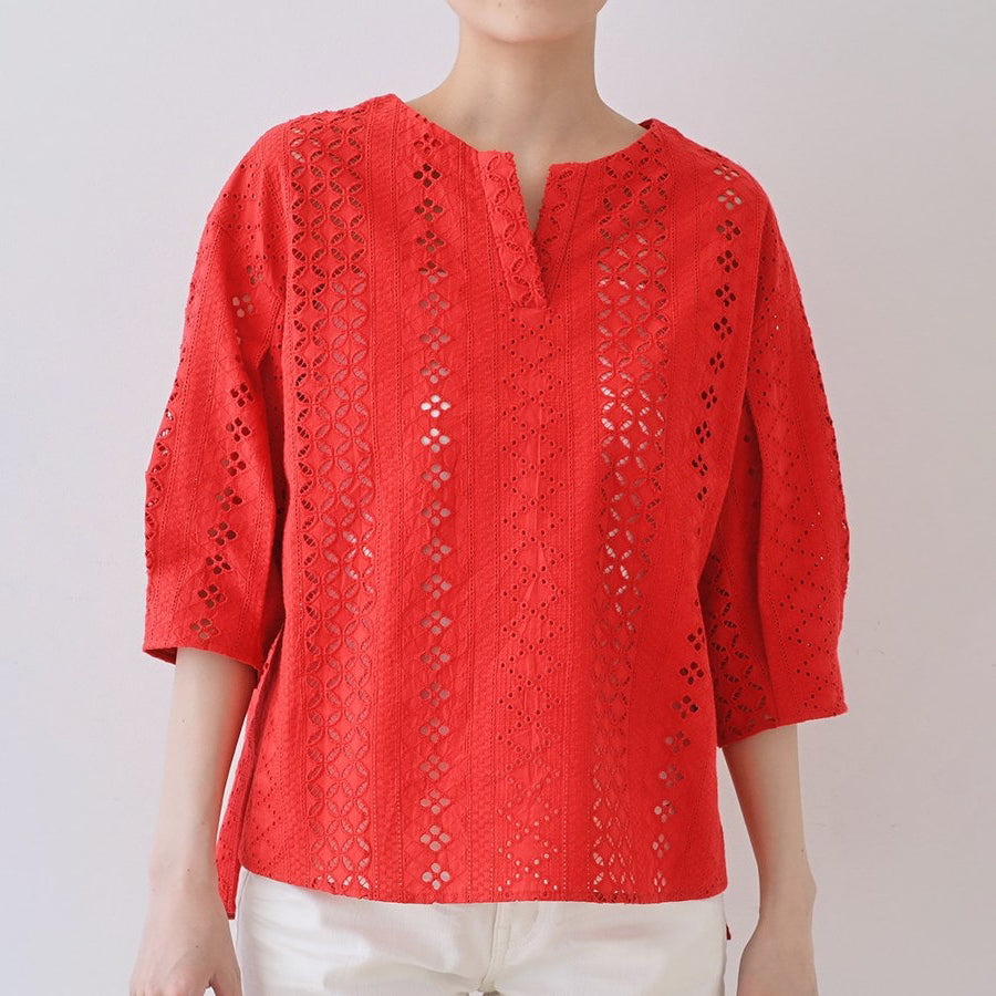 斜領刺繡蕾絲上衣 - 紅｜INDIVI