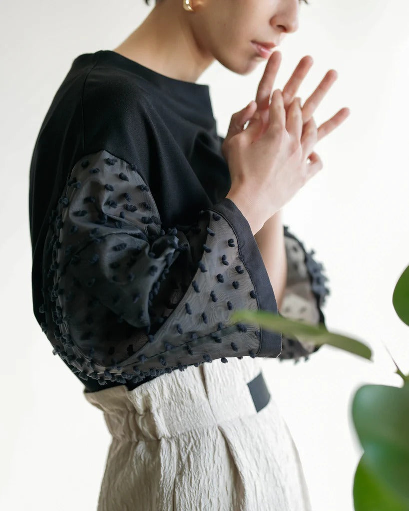 立體提花袖拼接上衣 - 黑｜Lallia Mu 日本製