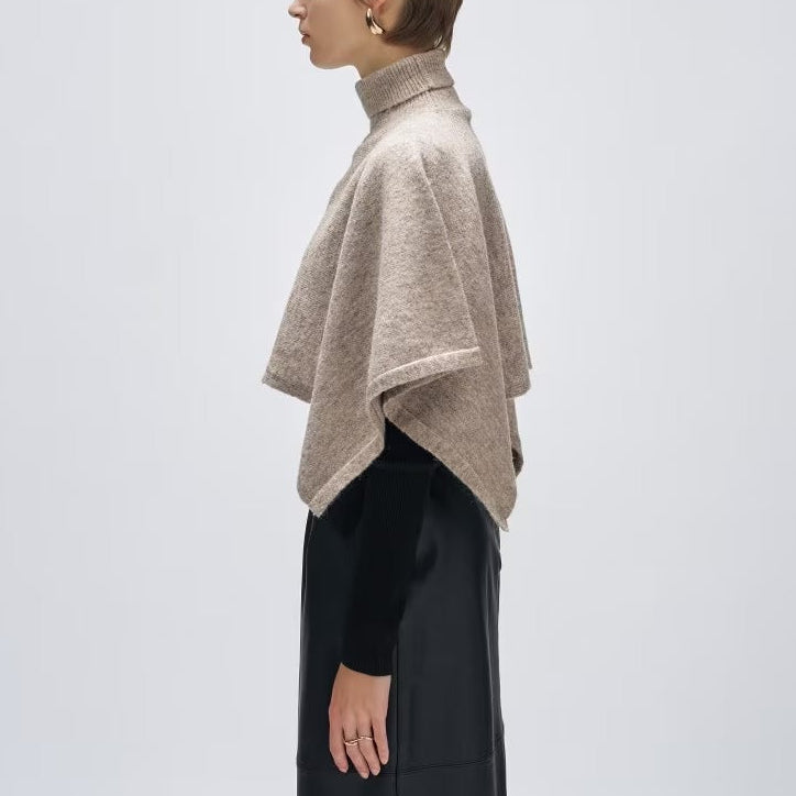 不對稱高領針織斗篷 - 灰米｜cloenc
