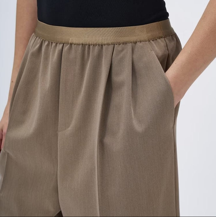 打褶設計鬆緊腰帶寬直筒褲 - 灰米｜cloenc
