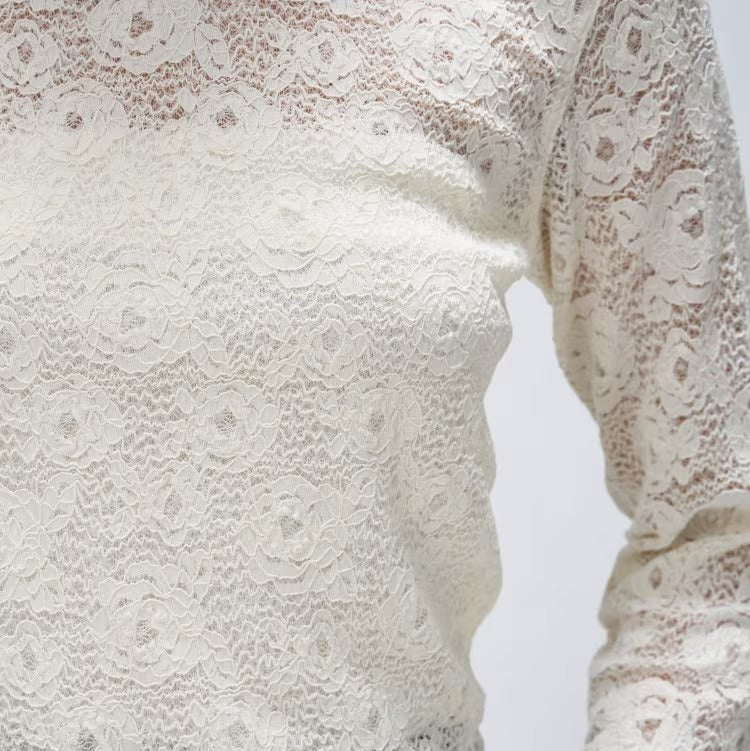 花卉蕾絲圓領長袖上衣 - 米白｜cloenc