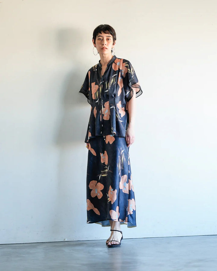 花卉印花緞面長裙 - 深藍｜Lallia Mu 日本製