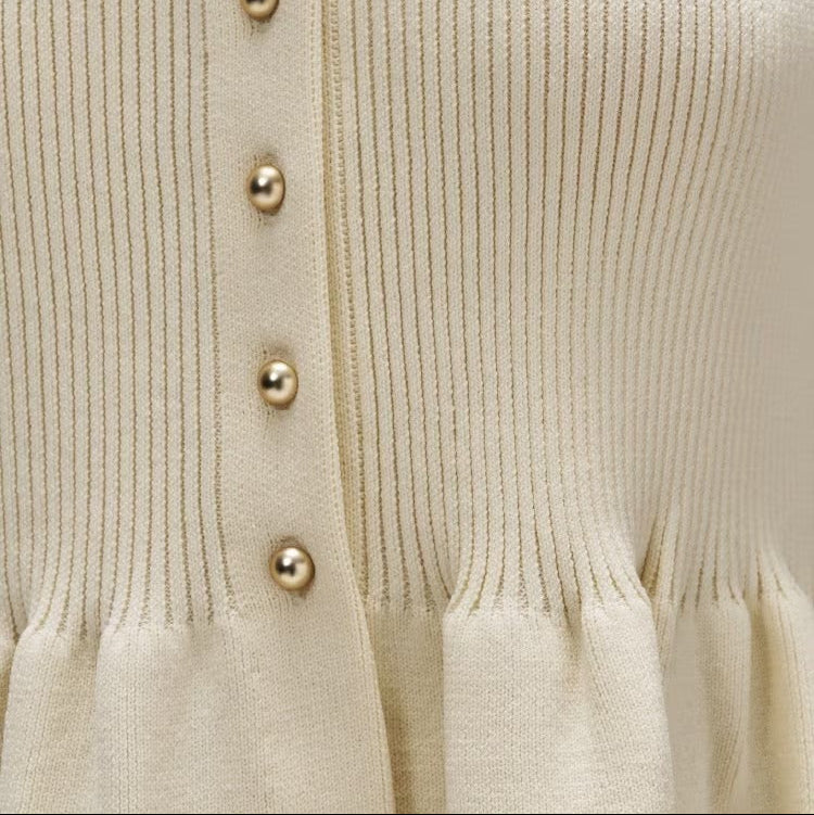 荷葉擺立體袖針織上衣 - 米白｜cloenc