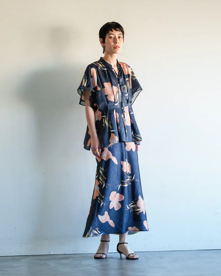 花卉印花緞面長裙 - 深藍｜Lallia Mu 日本製