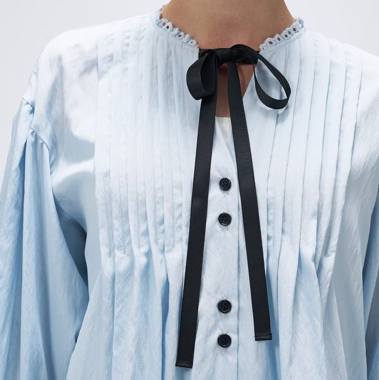 緞帶領打褶襯衫 - 淺藍｜cloenc