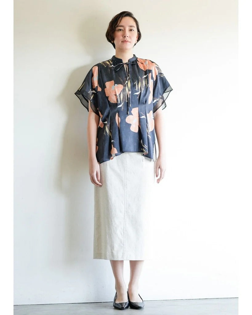 花卉印花緞面上衣 - 深藍｜Lallia Mu 日本製