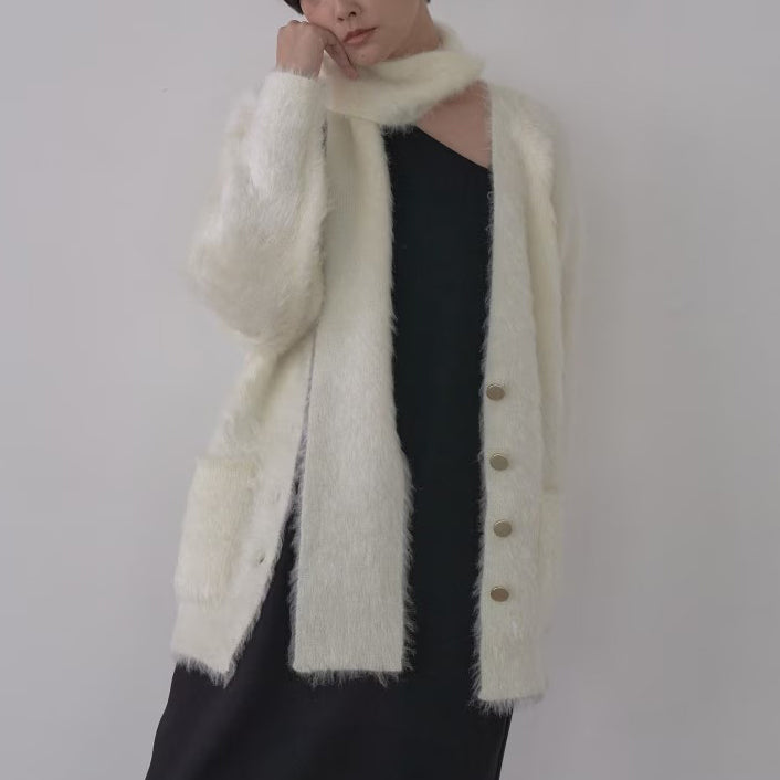 柔軟絨毛寬鬆V領開襟衫 - 米白｜GALLEST