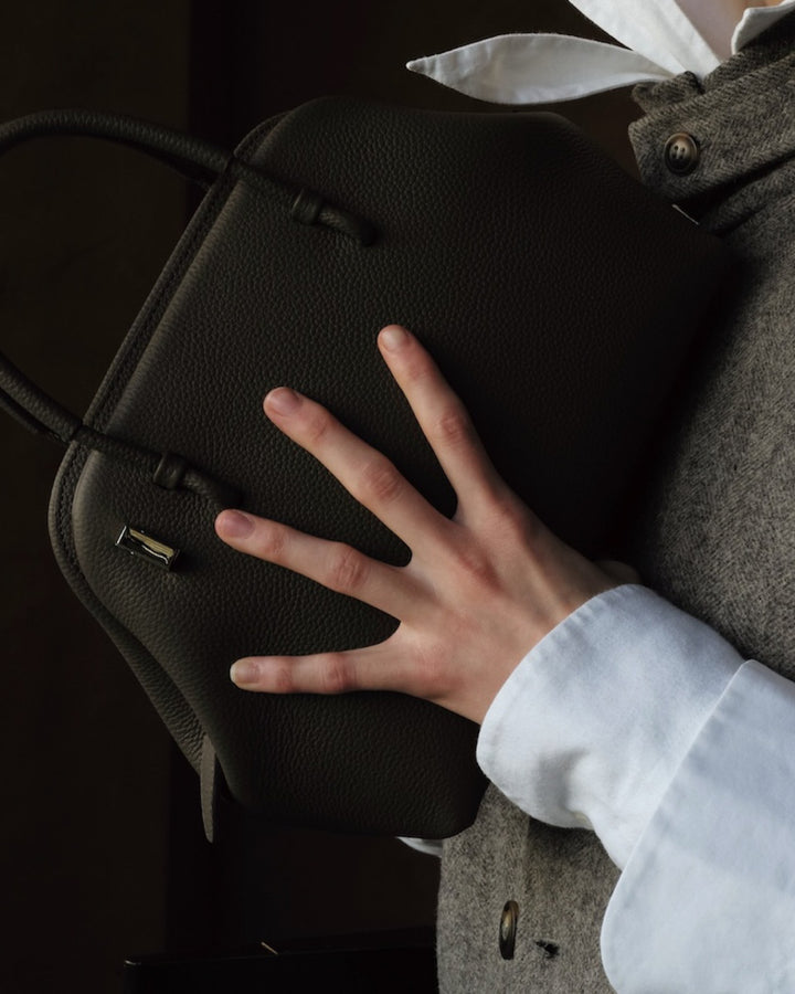 P-005 WALTZ-HAND BLACK｜PUNTI