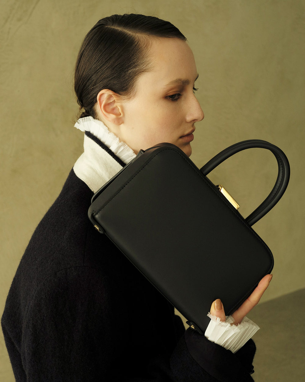 P-047 PLAIN PORTRAIT-HAND BLACK｜PUNTI