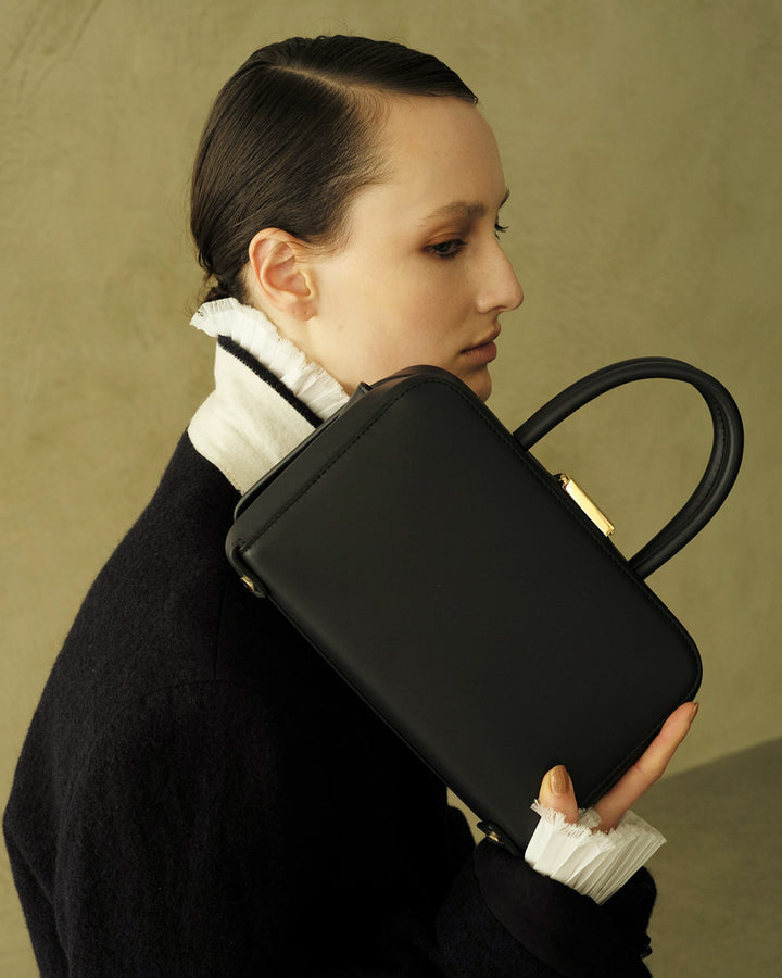 P-047 PLAIN PORTRAIT-HAND BLACK｜PUNTI